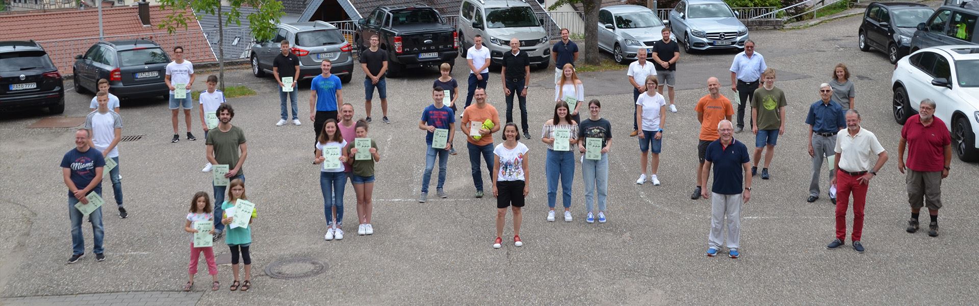 Gruppenbild mit allen geehrten Athleten